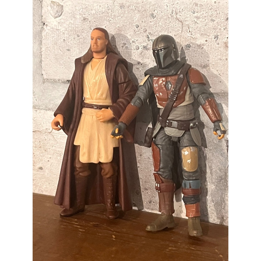 Pair of 2 Star Wars 4" Figures Qui Gon Jinn and the Mandalorian
